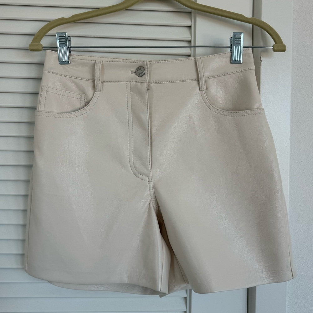 Aritzia Babaton Agency Mini Short High-waisted Vegan Leather shorts, 2, Ivory